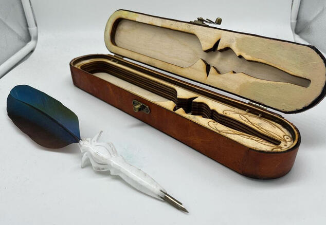 2023 | Handmade Feather pen and laser cut box wrapped in leather (1/3)