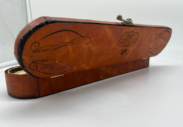 2023 | Handmade Feather pen and laser cut box wrapped in leather (3/3)